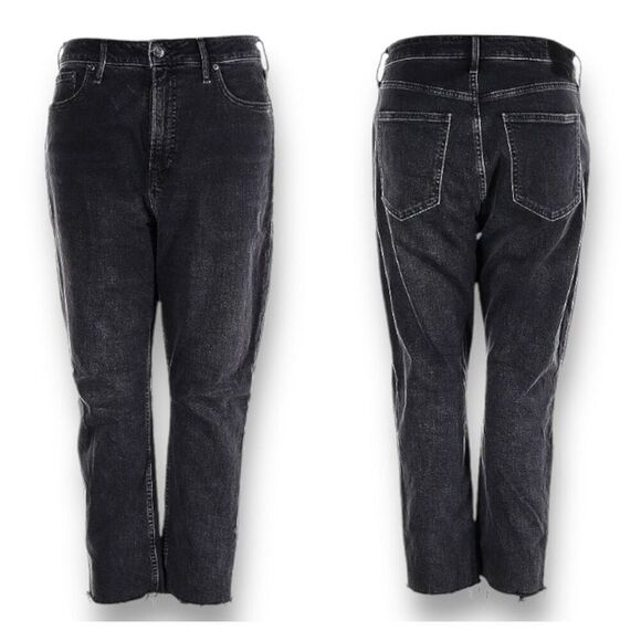 GAP Vintage Slim Sky High Jeans Absolute Black Cropped Raw Hem Denim Short - Picture 1 of 10